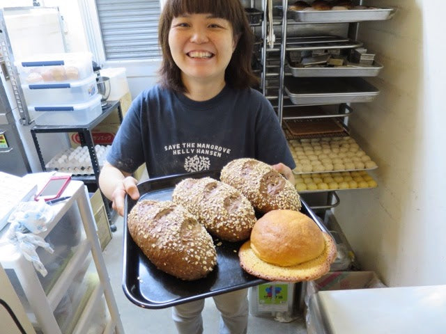 パン屋とコーヒー屋は早くに目覚めます